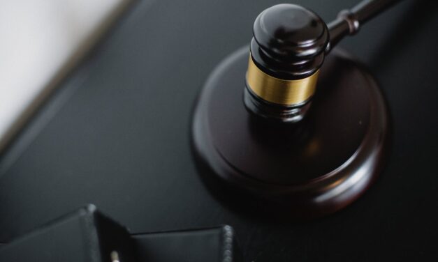 ПРАВО НА СЪДЕБЕН ПРОЦЕС И ПРАВНА ЗАЩИТА НА ОБВИНЯЕМИЯ￼